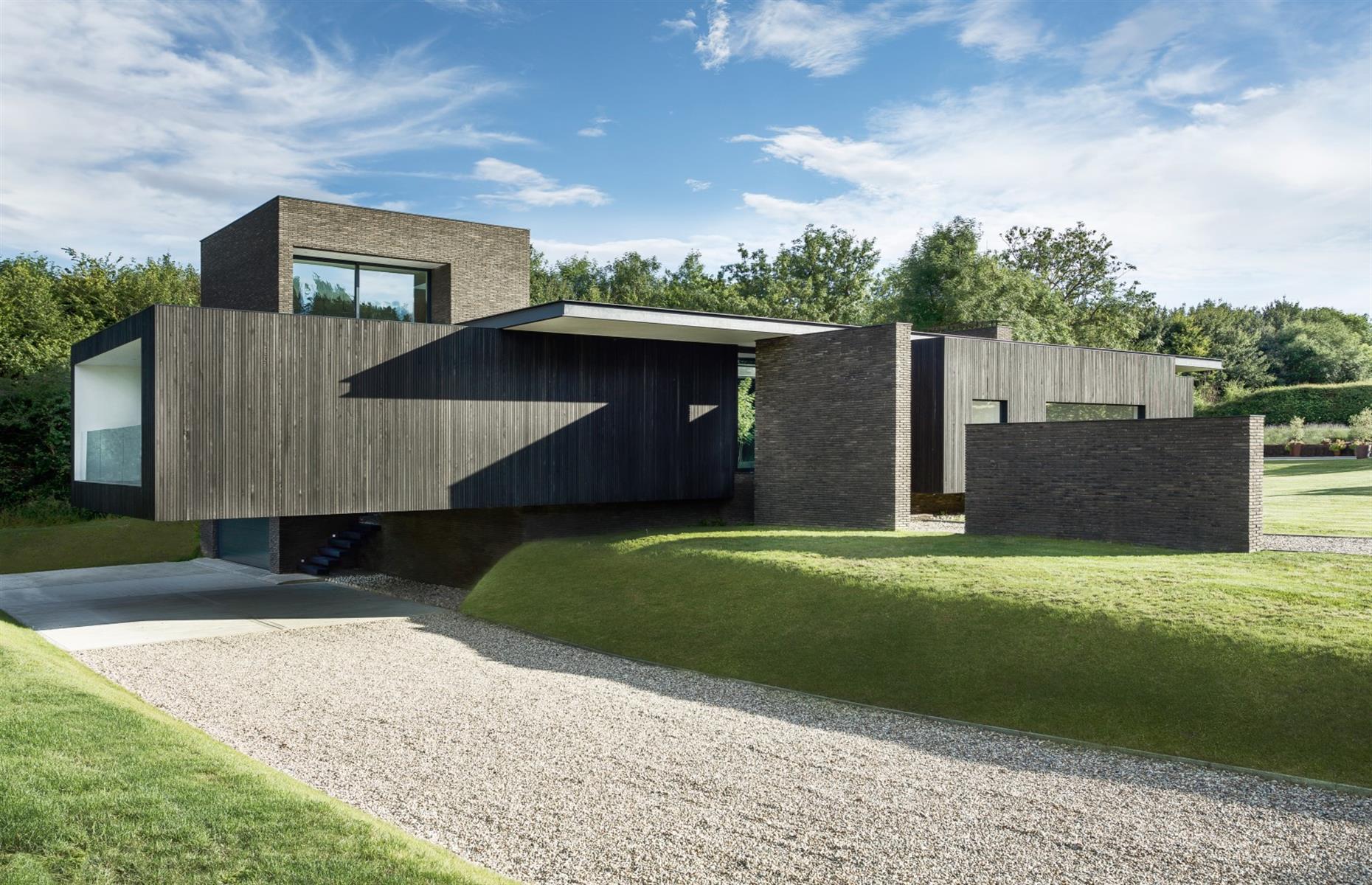 Black house by AR Design Studio, Kent